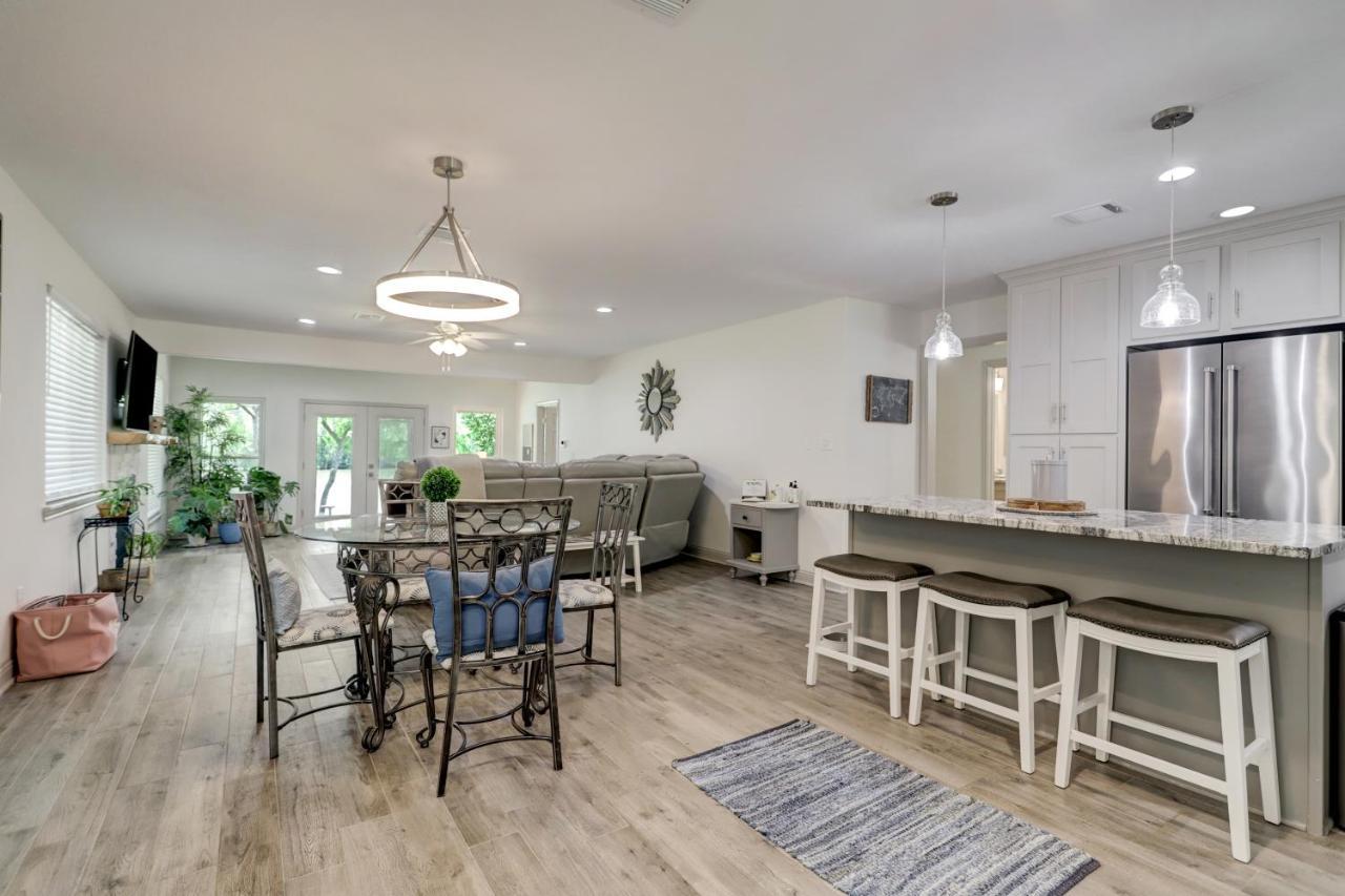 Kingwood Cottage - 10 Mins From Iah - Lake Front Humble Εξωτερικό φωτογραφία